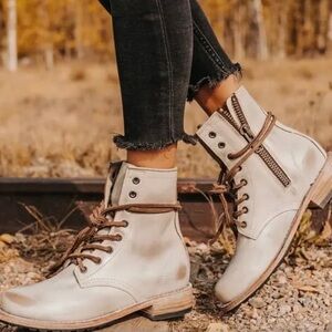 Freebird Manchester Ice distressed. Gently used. Size 8.